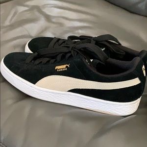 🔆⚫️PUMA SUEDES SIZE 7.5⚫️🔆worm once indoor.